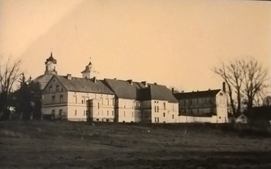 Widok na budynki poklasztorne